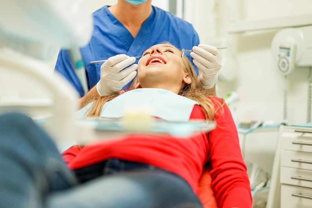 Dentisti abusivi: come capire se si rispetta la legge