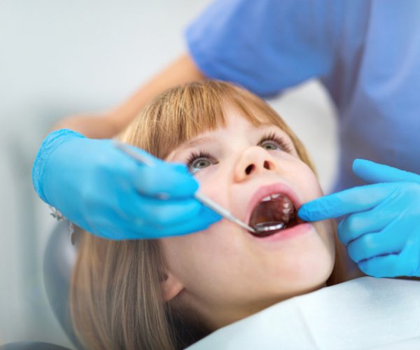bambina-visita-dentista
